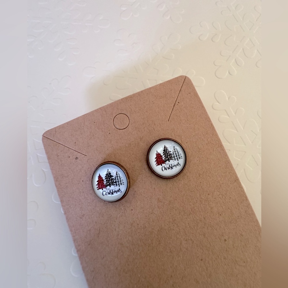 ❄️ Sale! NWT Christmas Tree Earrings .5” Button Glass & Metal Stud Earrings